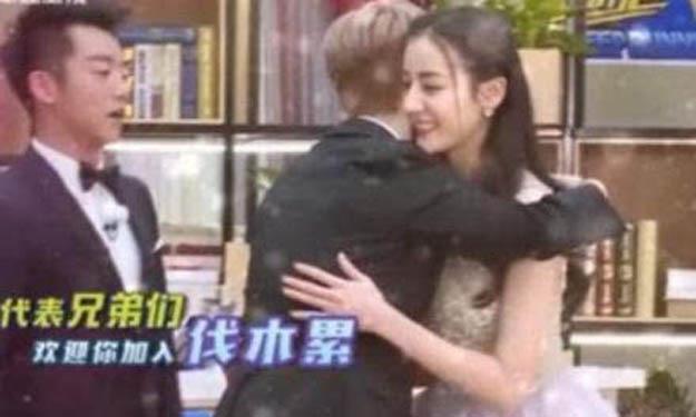 鹿晗热巴最新一期拥抱