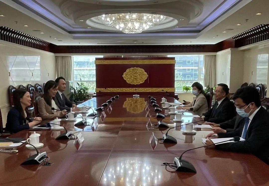 正版澳门2025原料免费,正版澳门2025原料免费，探索正版之道的价值与意义
